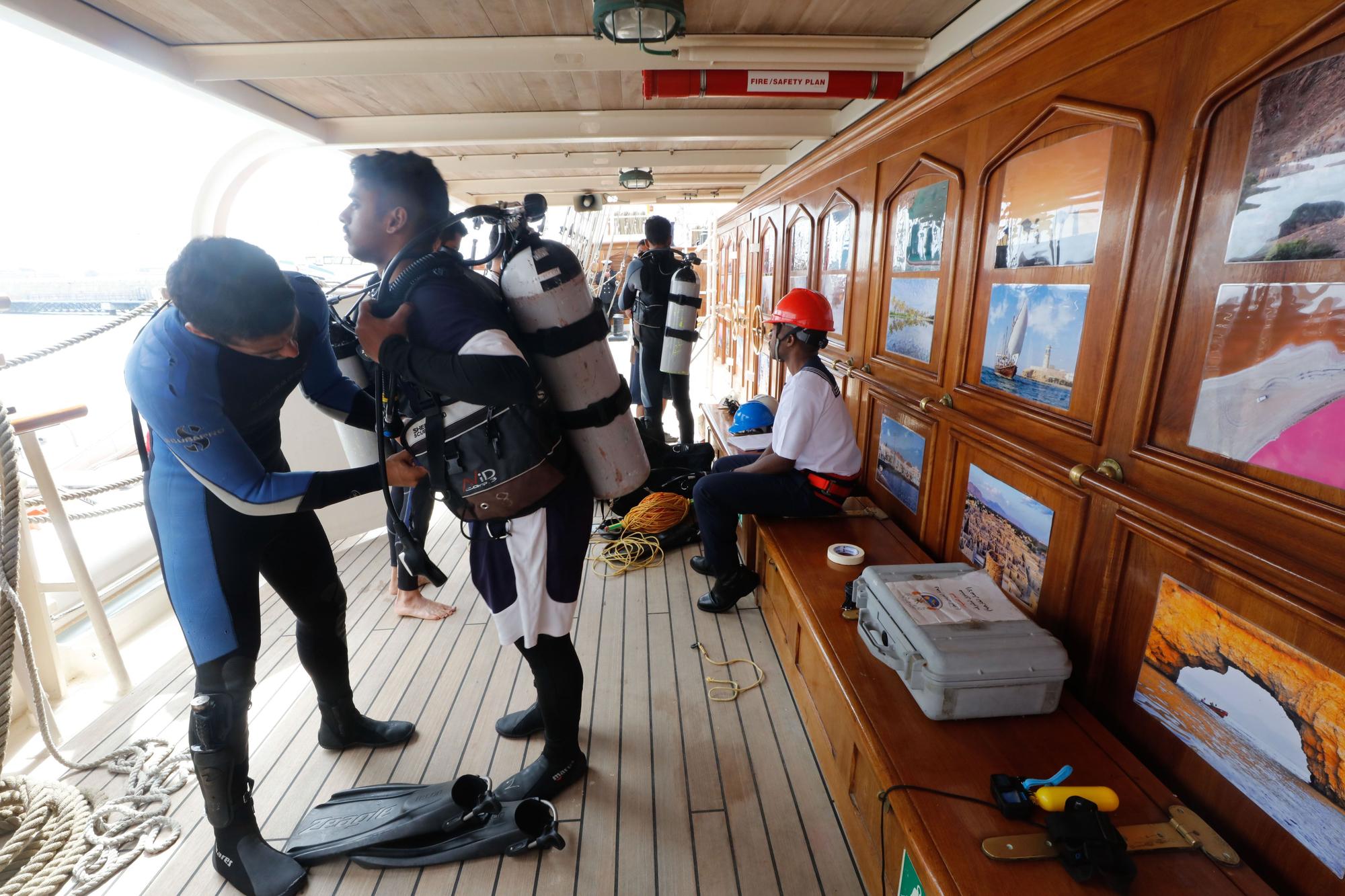 Jornada de puertas abiertas en el velero de Omán barco escuela 'Royal Shabab Omán 2'