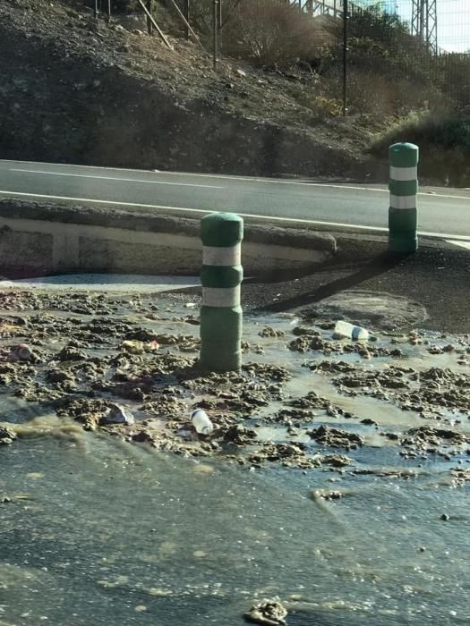 Rotura de una tubería de aguas negras en la TF-1