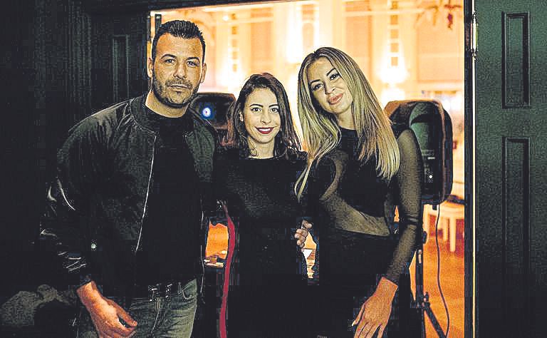 Cristian Suárez, la dj Rosana Nun y Diana de Angelo.