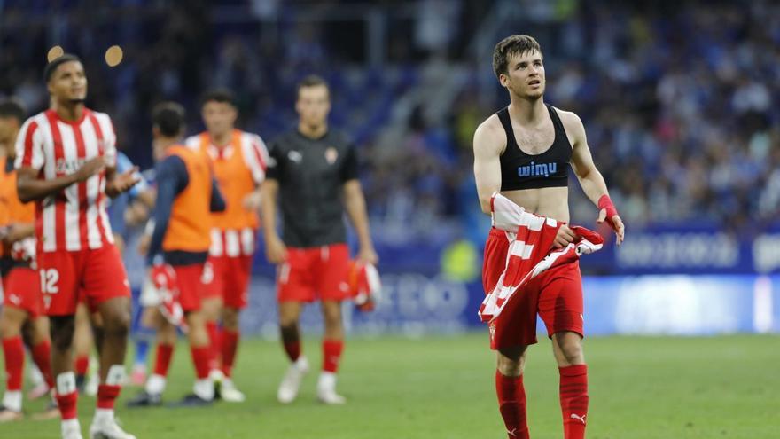 Pascanu celebra el gol del Sporting al Tenerife, en el último partido en El Molinón. | J. Plaza