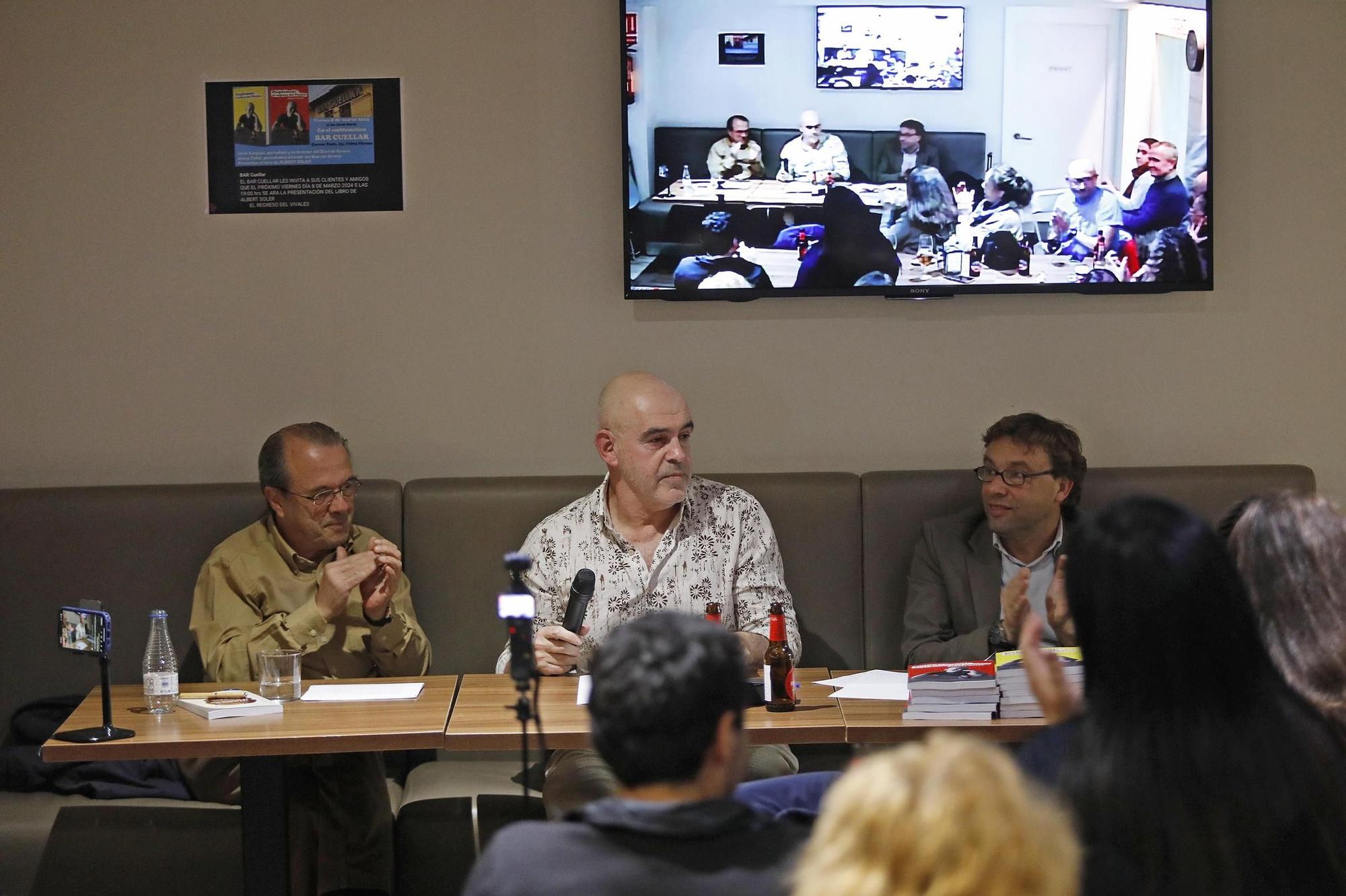 Albert Soler presenta al bar Cuéllar el seu nou llibre, «Puigdemont: El retorn del Vivales»