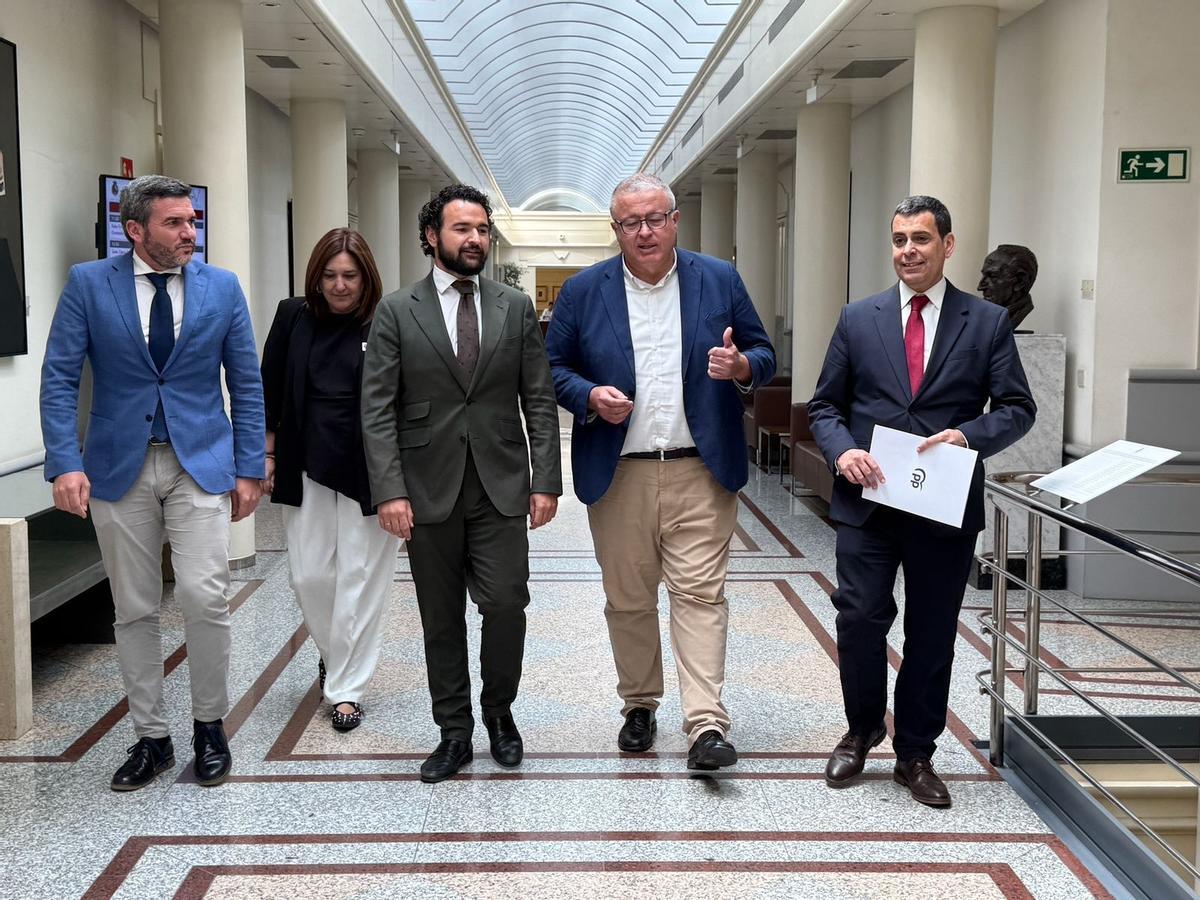 De izda. a dcha., Antonio Luengo, Dami García, Joaquín Zapata, Francisco Bernabé y J. Ramón Díez de Revenga.