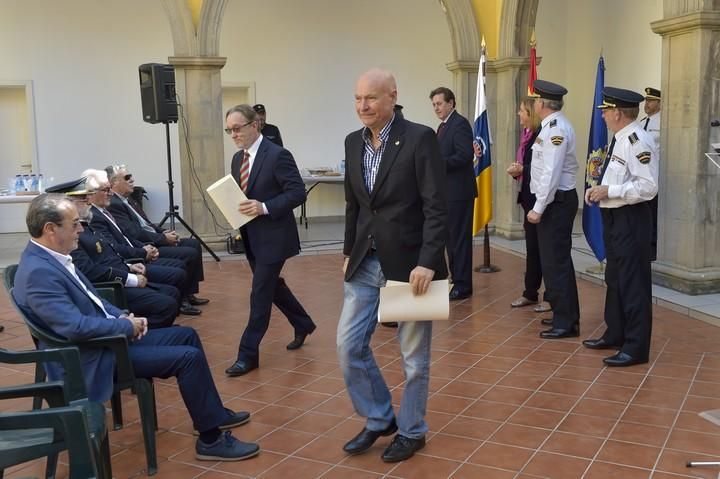 Entrega de diplomas a los Policías Nacionales ...