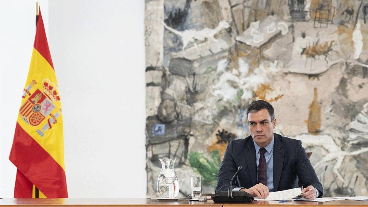 Pedro Sánchez, en la reunión del comité científico de seguimiento del coronavirus, en la Moncloa, el sábado