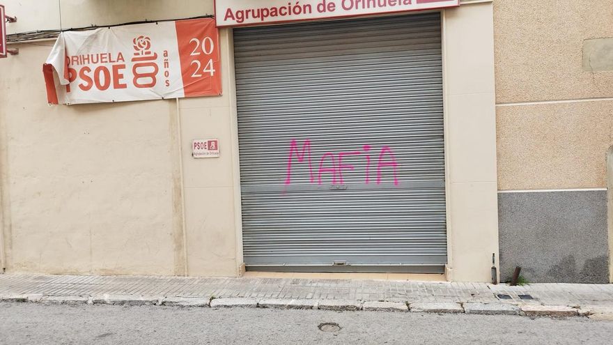 La sede del PSOE en Orihuela sufre un ataque vandálico