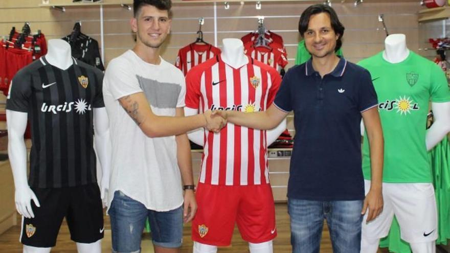 El delantero mallorquín Alberto Toril ficha por el Almería B