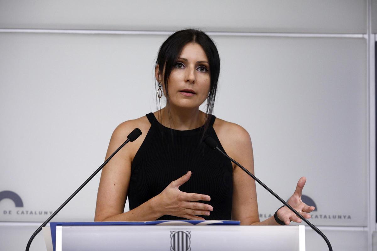 Lorena Roldán en una rueda de prensa en el Parlament