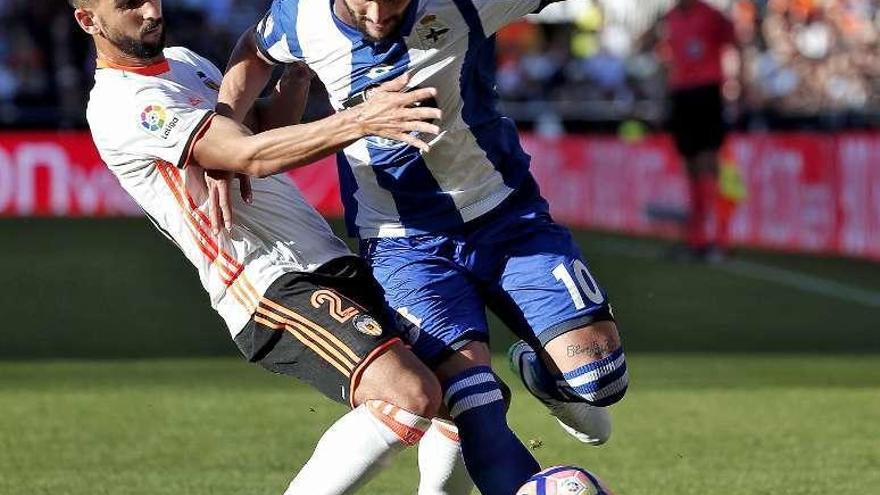 El Deportivo cae goleado pese a dominar al Valencia