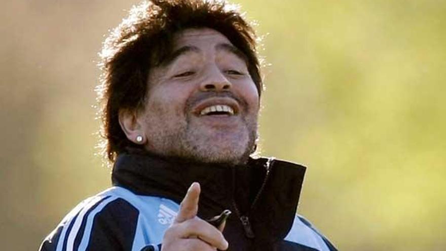 Maradona piensa ya en irse