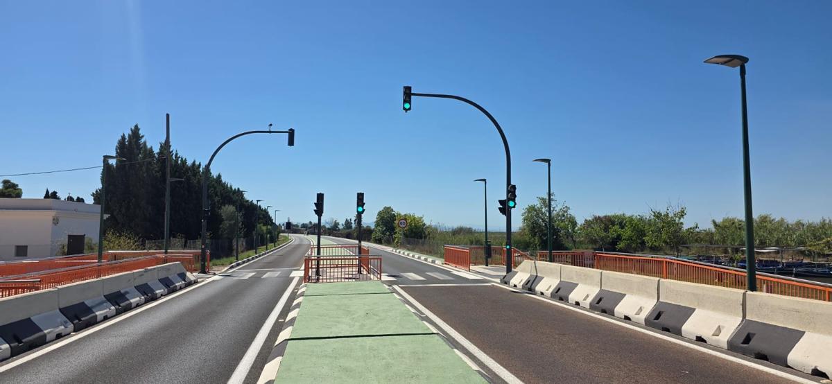 La CV-500 tiene el acceso cortado en dirección sur mediante conos, con lo que la circulación está totalmente interrumpida