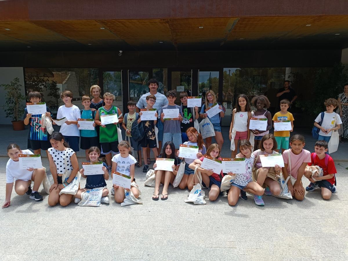 Galería: Ibiza acerca la ciencia a los niños con una mañana de experimentos, robots y juegos