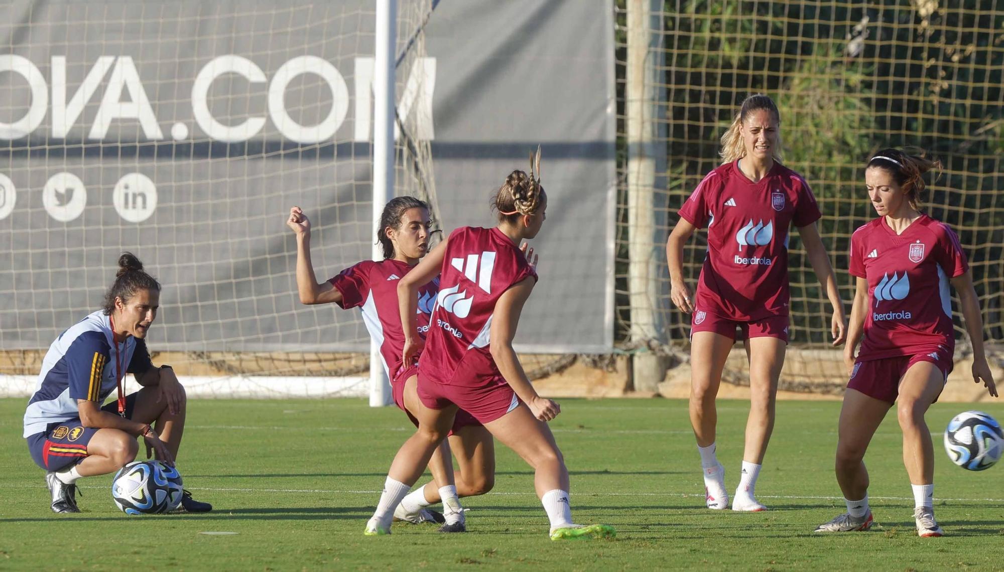 Las futbolistas de la Selección Española ya entrenan en Oliva