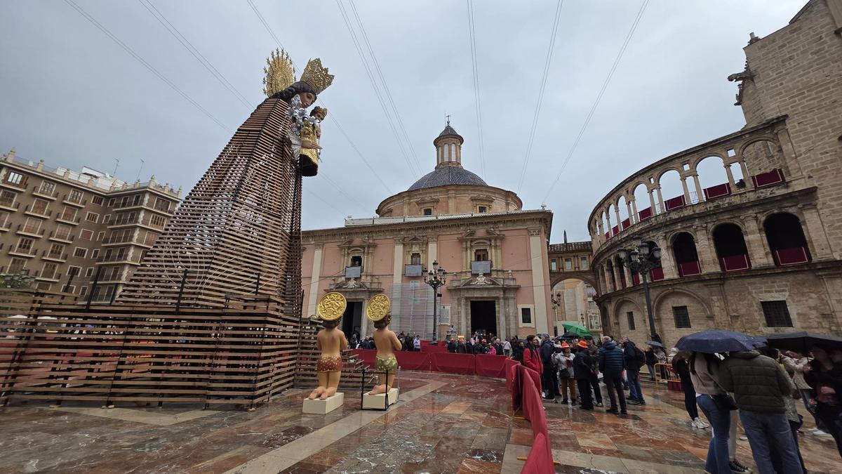Todo preparado para la Ofrenda, con el reformado cadafal