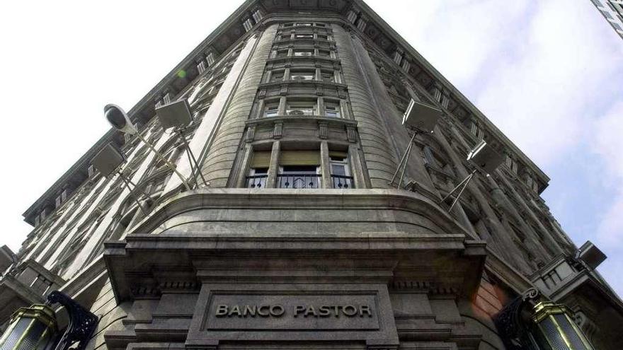 Edificio del Banco Pastor en Los Cantones.