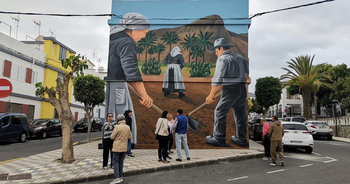 Mural homenaje a la agricultura obra de Dailos Socorro.