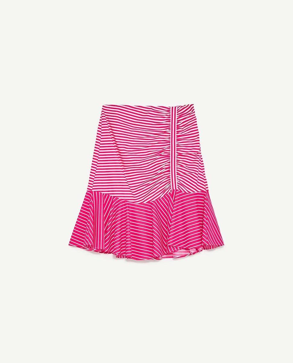 Falda mini rosa de Zara (Precio: 25.95 euros)