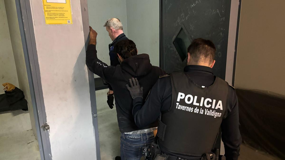 Uno de los arrestados por la Policía Local