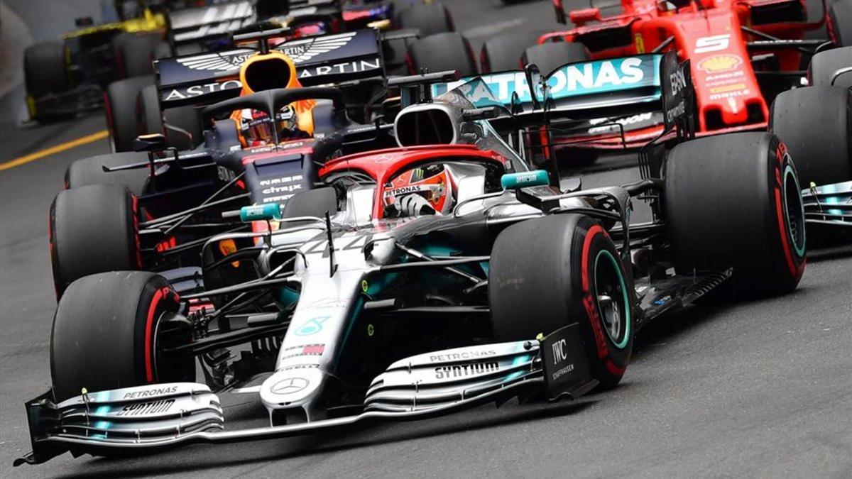 Lewis Hamilton,por delante de sus perseguidores