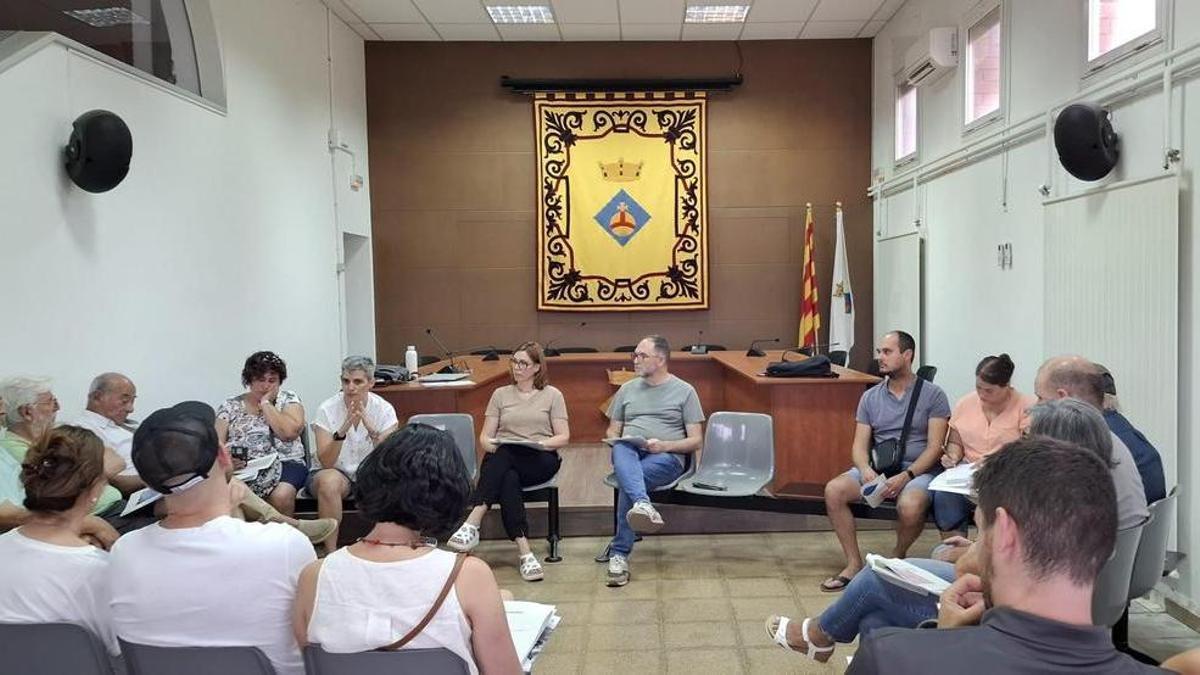 Reunió entre l'Ajuntament i propietaris per analitzar l'afectació del pla
