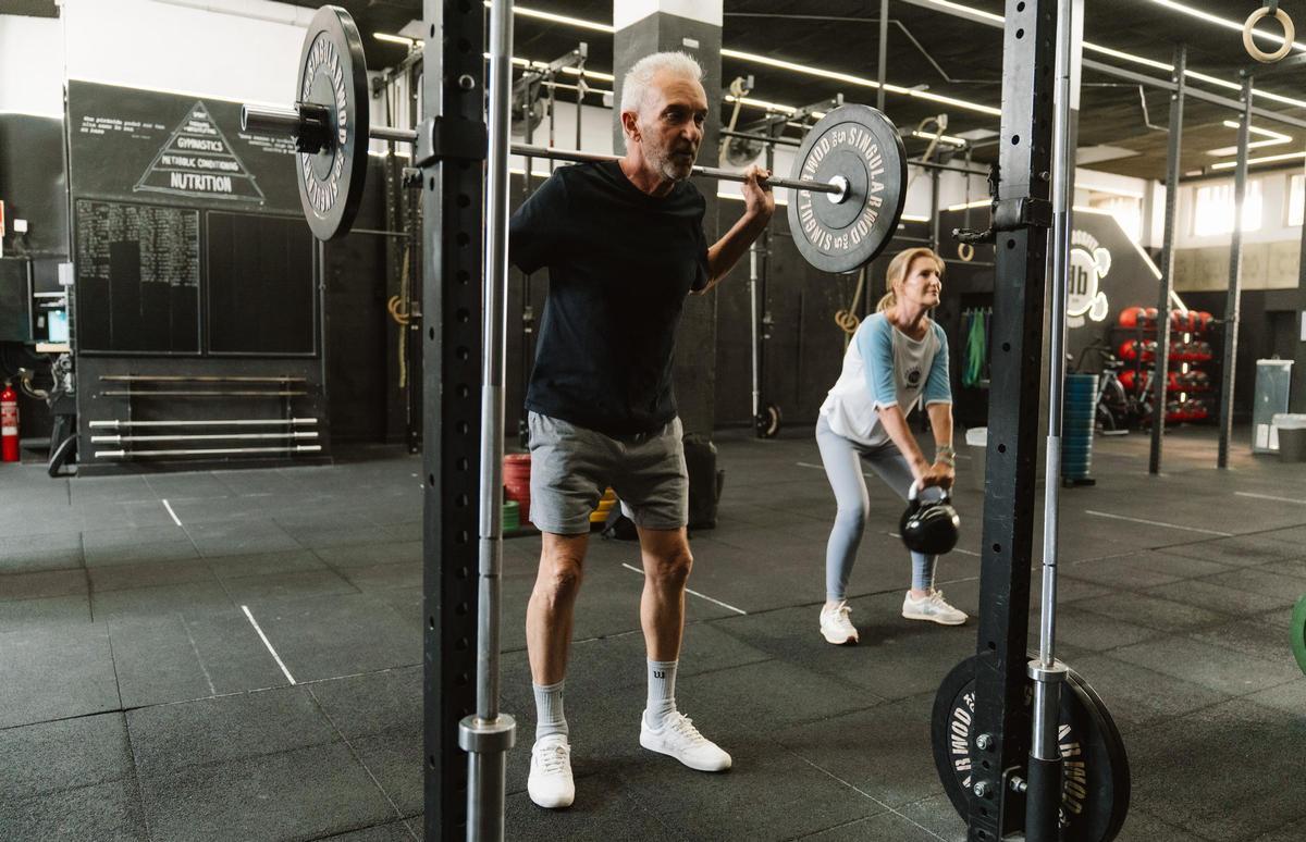 Usuarios entrenando en las instalaciones de Crossfit db en Madrid