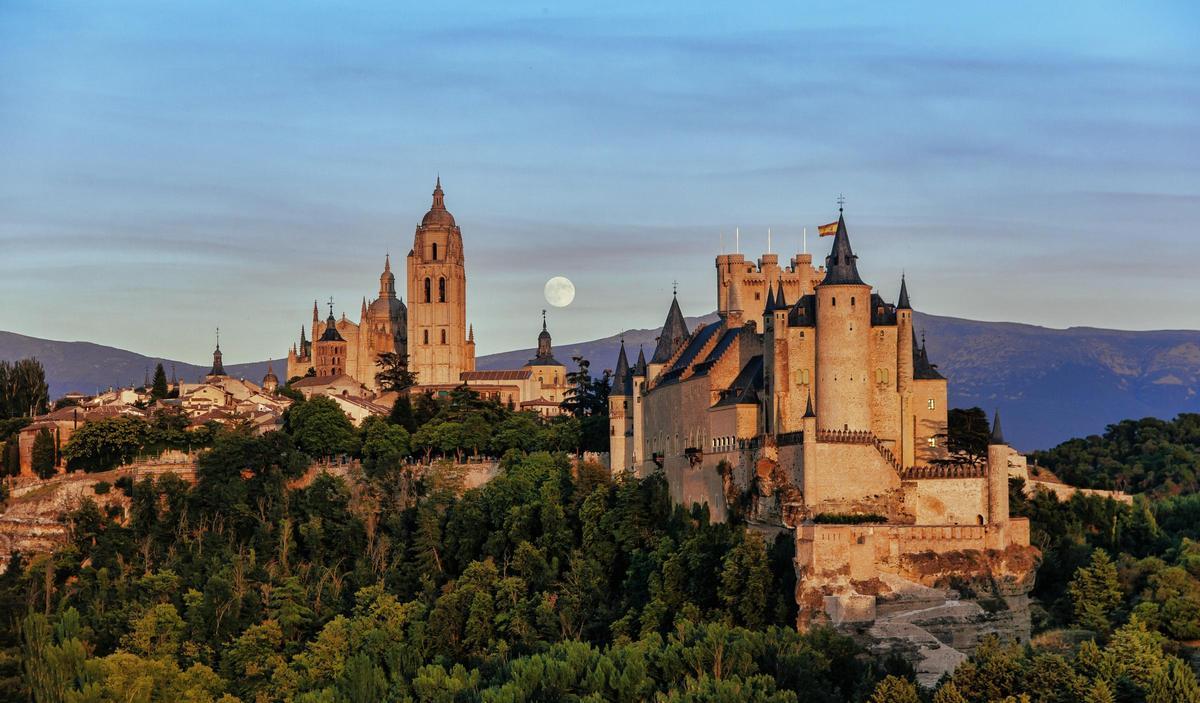 Impresionante vista del Alcázar de Segovia.