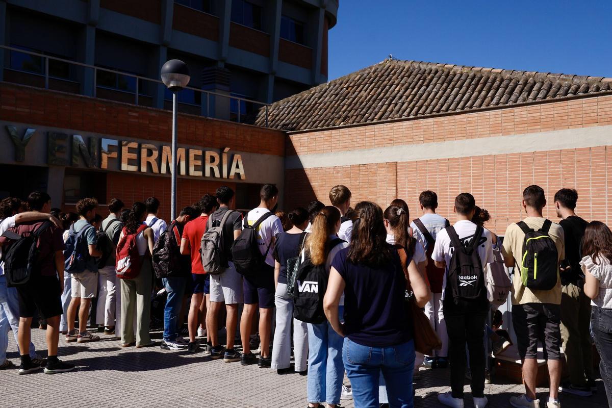 Córdoba. Facultad de Enfermería y Medicina. Segundo día de Selectividad. Las Pruebas de Acceso a la Universidad (PAU) o Selectividad
