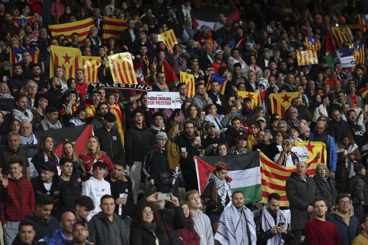 Partido entre Catalunya-Palestina en el Estadi Olímpic de Lluís Companys