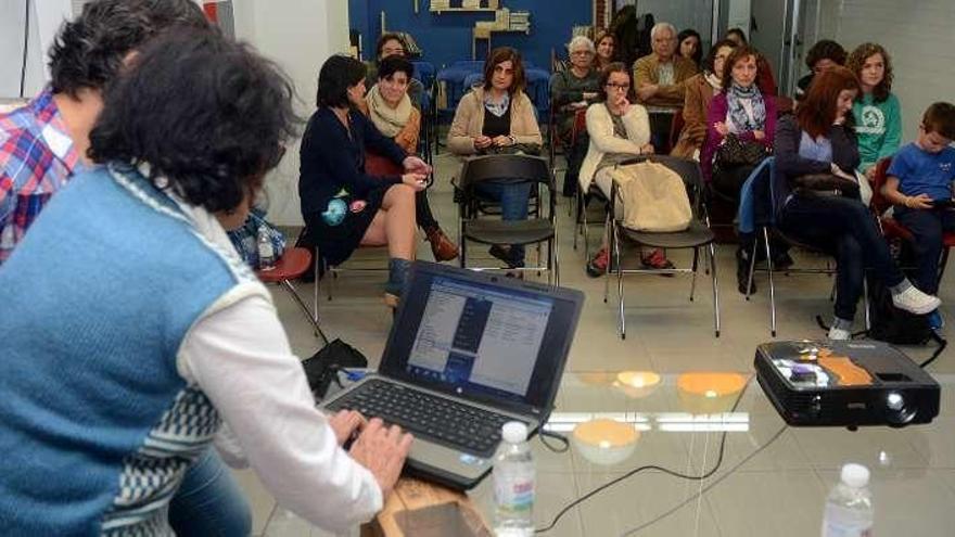 Charla de ayer en la Casa Azul. // Rafa Vázquez