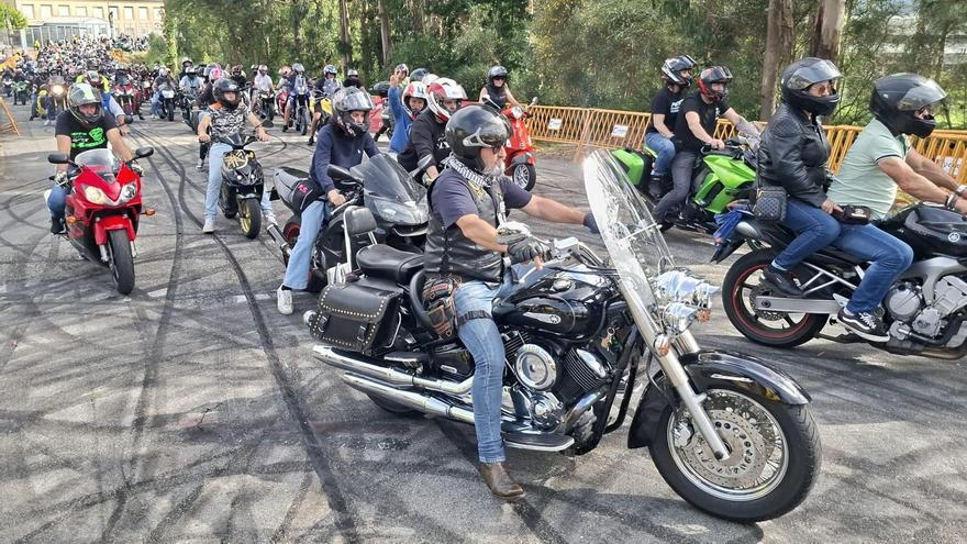 Dena-Mita, una de las concentraciones más importantes de O Salnés, reúne un millar de motos