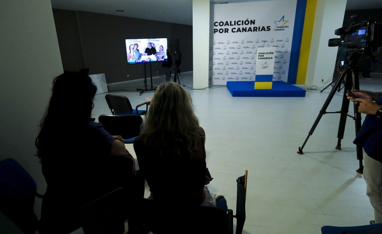 María Fernández comparece en la sede de CC en Las Palmas de Gran Canaria