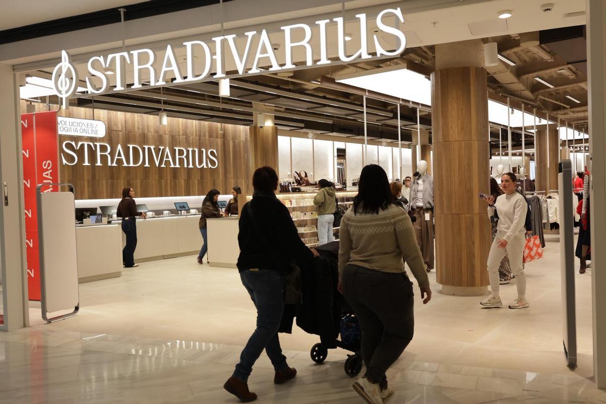 La nueva tienda de Stradivarius en el centro comercial Salera.