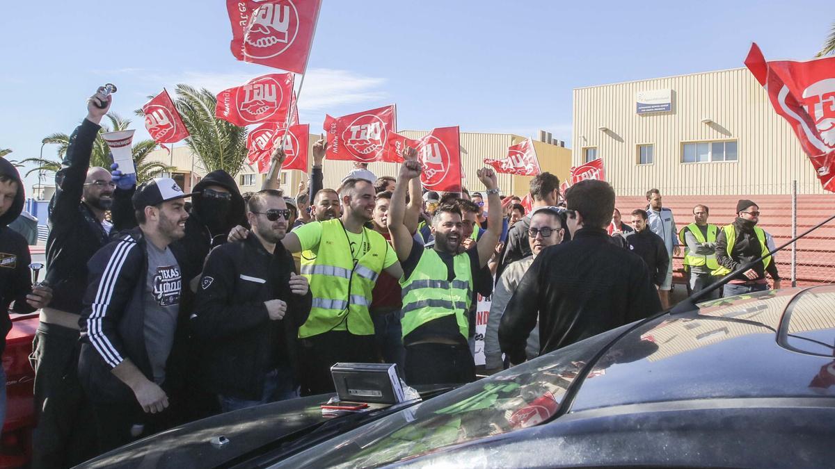 Movilización en el aeródromo de los trabajadores de Babcock en 2019