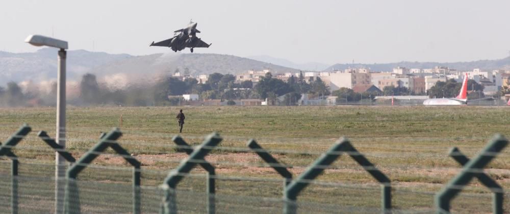 Los aviones del Ejército del Aire no han podido volver a Los Llanos debido al mal tiempo.