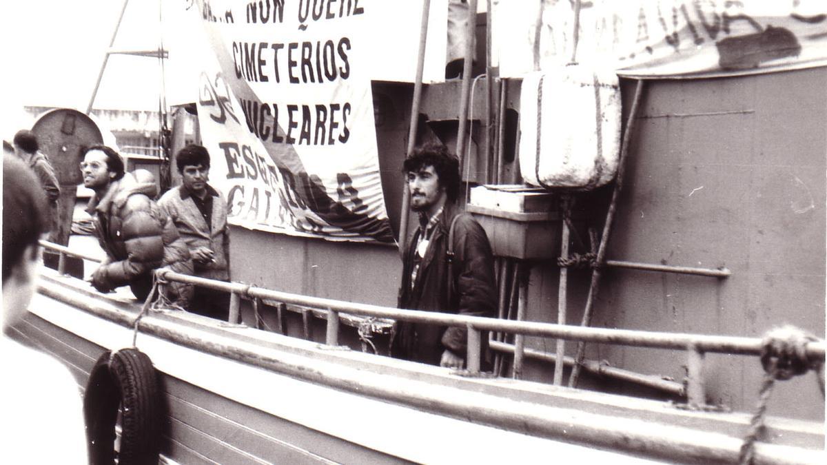 El pequeño pesquero gallego que zarpó a la lucha contra los bidones radiactivos en el Atlántico