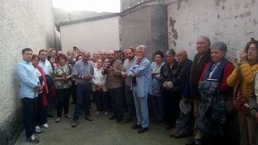 Asistentes al acto de ayer en San Tirso de Abres.