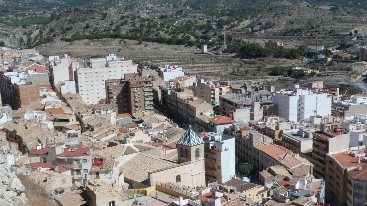 La iglesia de Xixona, con su cúpula en verde y blanco