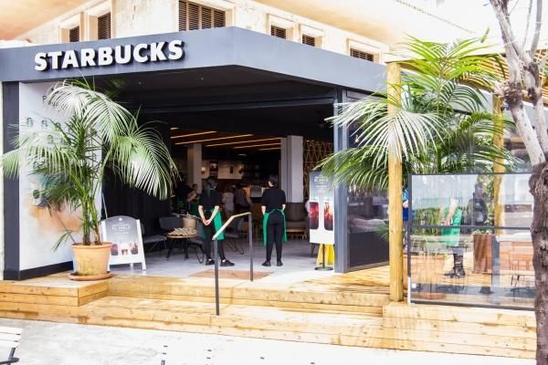 El primer Starbucks de España en la playa está en Mallorca