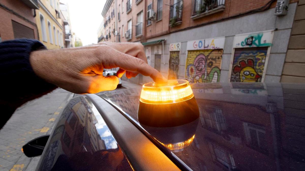 La DGT lo confirma para este 2026: tras la llegada de la baliza v-16, así van a ser la nueva matrícula que van a llevar los coches