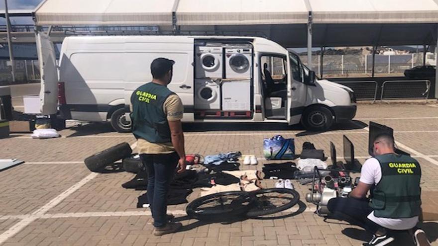 Detenido al intentar huir de Ibiza con una furgoneta cargada de objetos robados