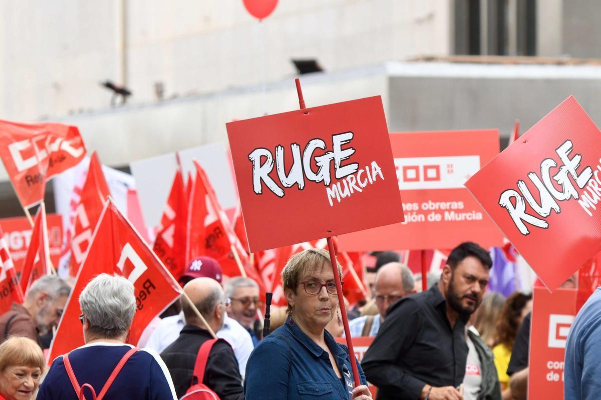 Todas las imágenes de la Manifestación por el Día del Trabajador en Murcia 2026