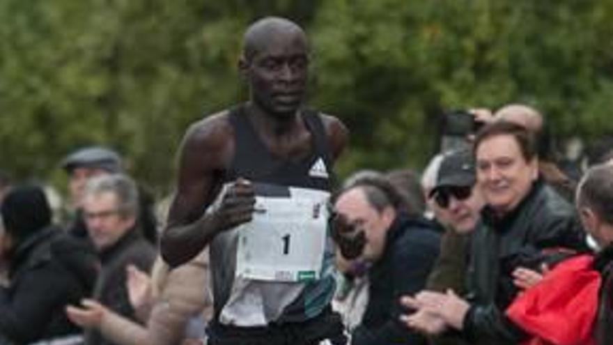 «Con la ayuda de otro atleta y sin viento hubiera batido el récord»