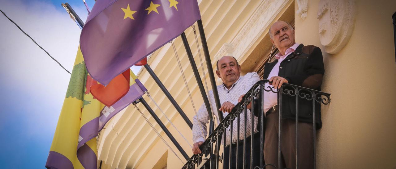 Jaume Pascual y José Luis Seguí en el Ayuntamiento de l&#039;Alqueria.