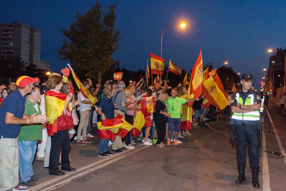 Concentración para apoyar a la Guardia Civil