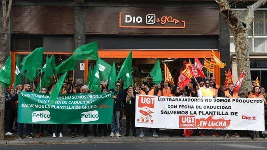 Dia planea el cierre inmediato de 219 supermercados en España