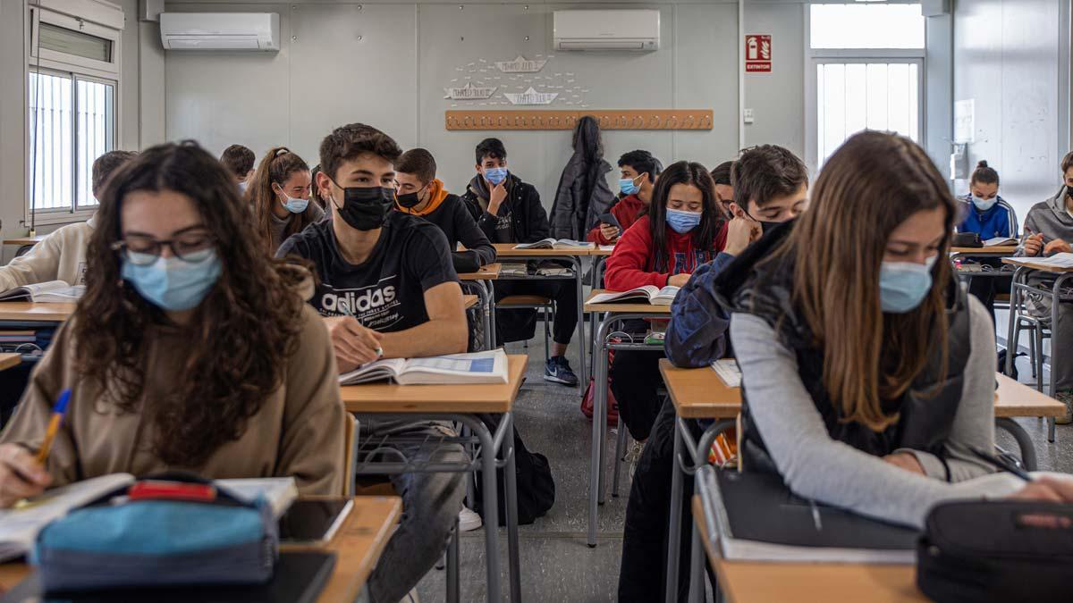 Alumnos de Bachillerato en un instituto de Premià de Dalt.