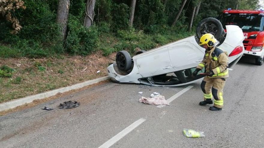 Un conductor ferit després de bolcar amb el cotxe a Fontcoberta