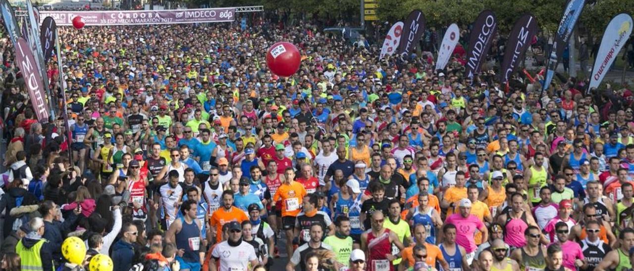 Salida de una edición de la Media Maratón de Córdoba.