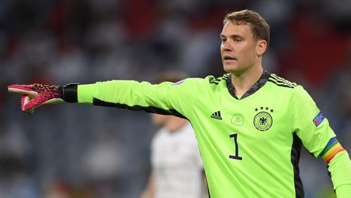 Manuel Neuer, capitán de Alemania, con el brazalete arcoíris en la pasada Eurocopa.