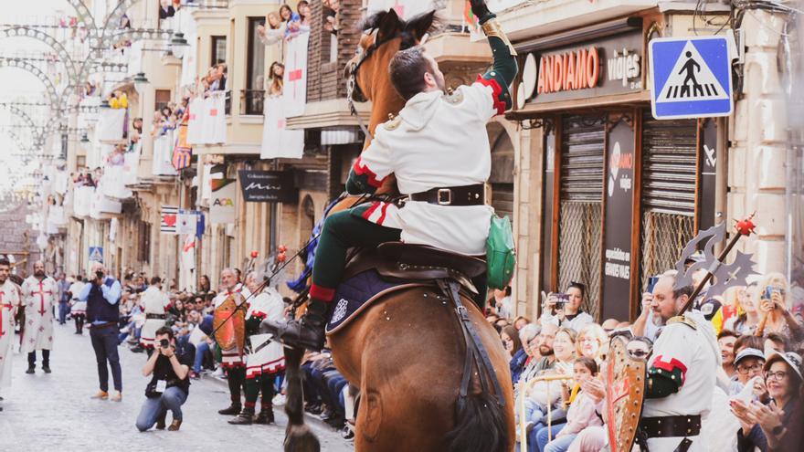 Més de 3.000 músics tornen a posar banda sonora als Moros i Cristians