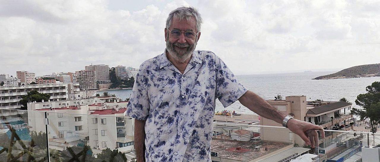 El escritor, periodista y académico Antonio Muñoz Molina, en Magaluf.